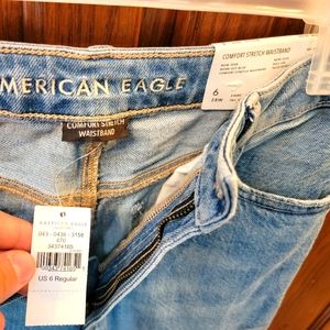 NWT American Eagle Mom Jeans